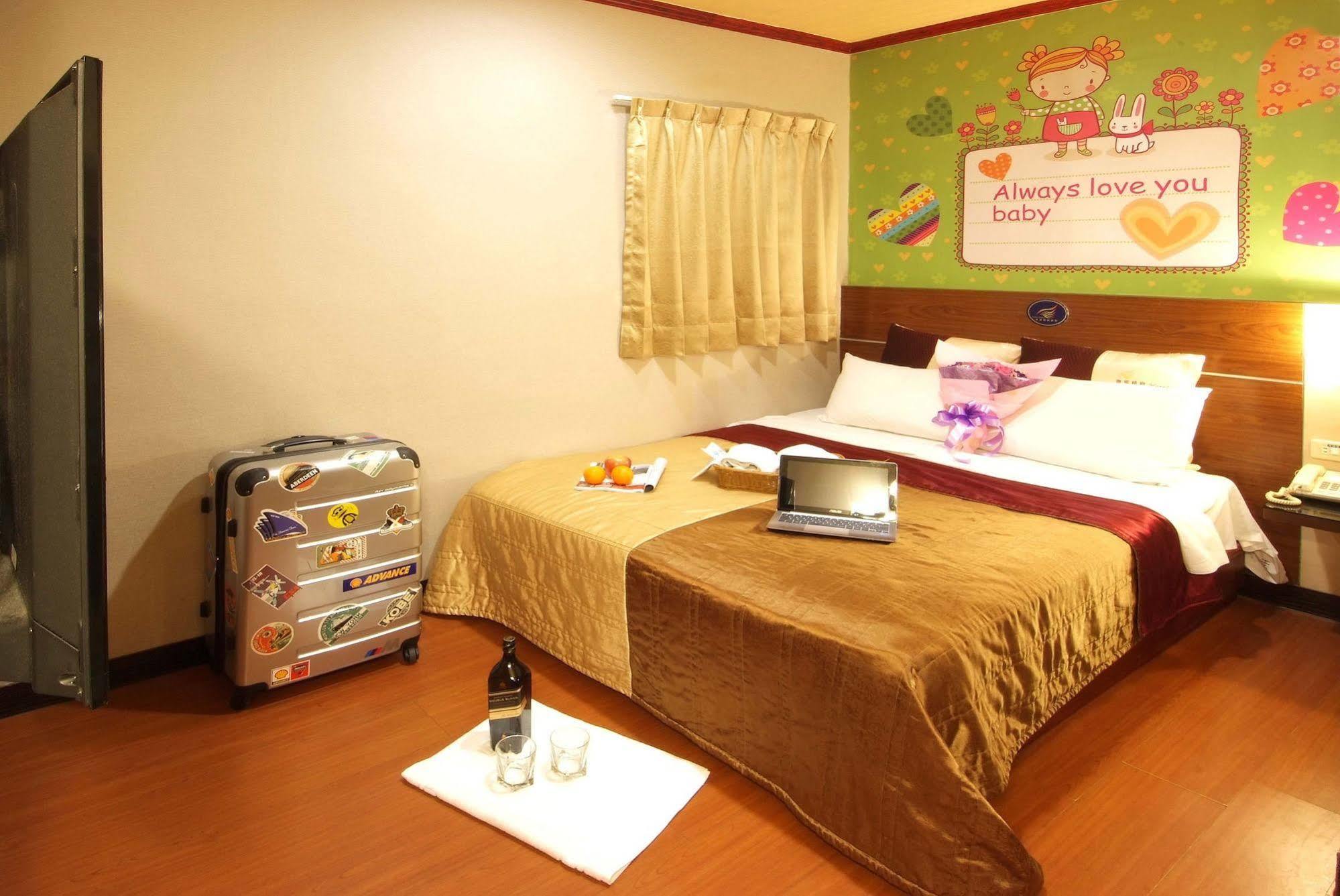 Golden Swallow Hotel Hsinchu Exterior foto